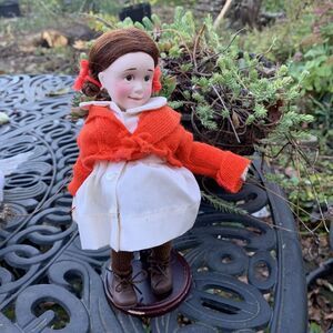 1981 VTG Norman Rockwell Character Collectors 9.75" Tina Porcelain Doll + Stand